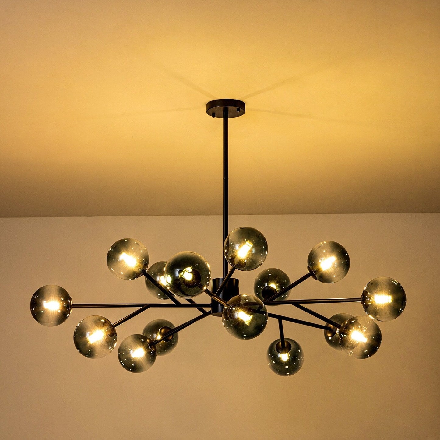 Luminaire à 15 lumières, style moderne, en forme de sputnik, pour îlot de cuisine, avec branches et globes de verre en forme de bulles.