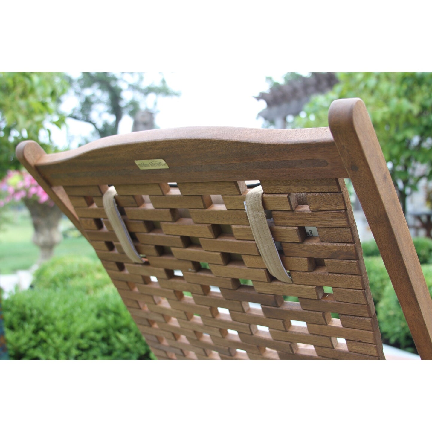 Ensemble de 3 pièces comprenant un transat de balançoire pliable en eucalyptus Eilaf et une table d'appoint.