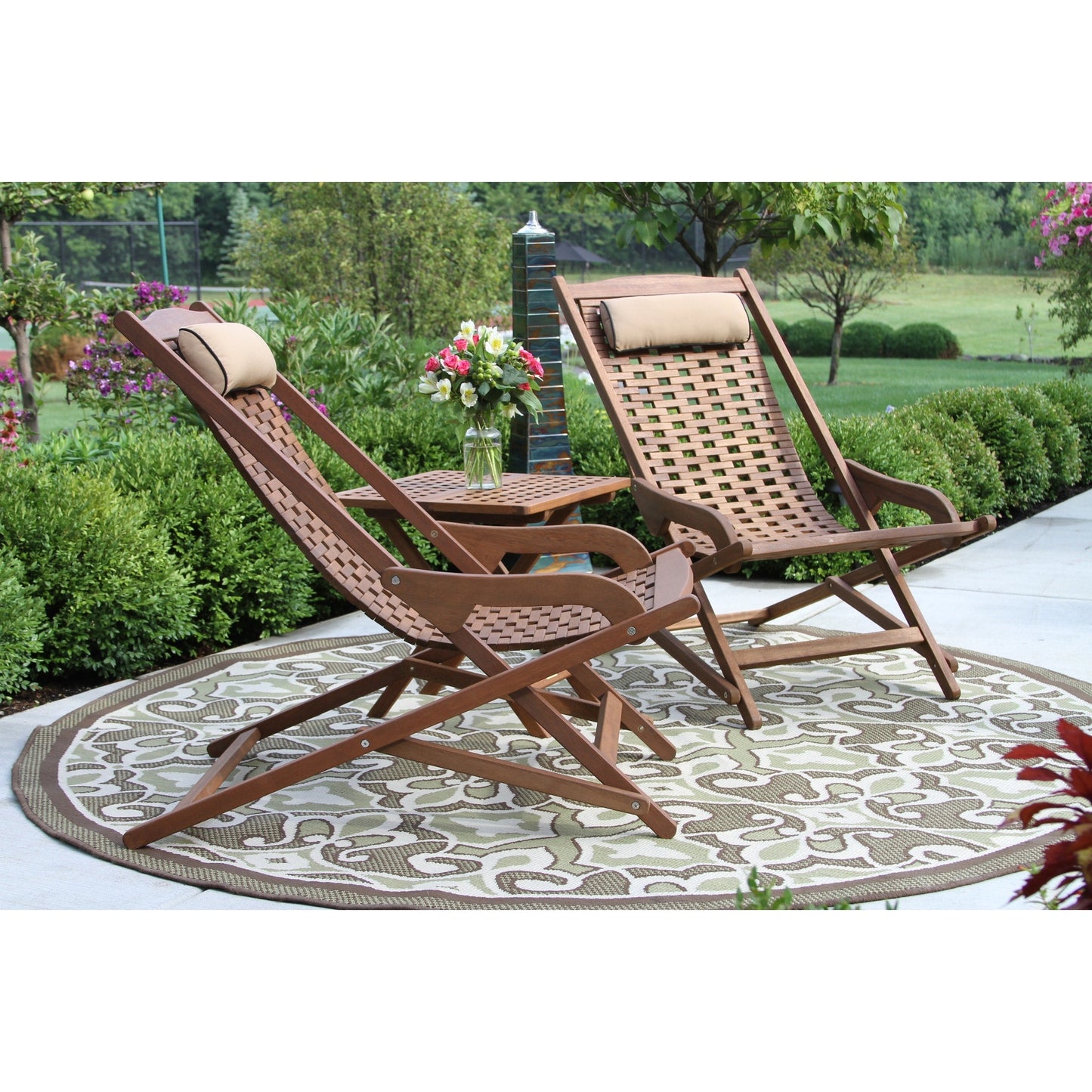Ensemble de 3 pièces comprenant un transat de balançoire pliable en eucalyptus Eilaf et une table d'appoint.