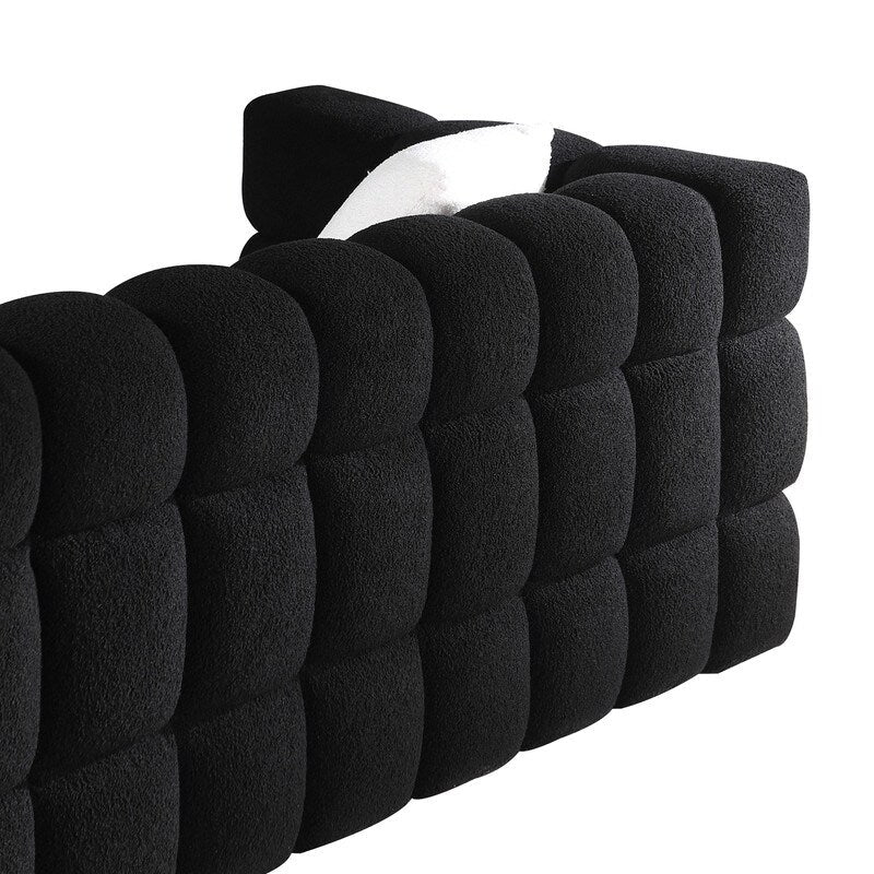 84.3 Canapé 3 places luxueux et spacieux en bouclette, recouvert de tissu Marshmallow, avec 2 coussins carrés décoratifs et accoudoirs carrés.
