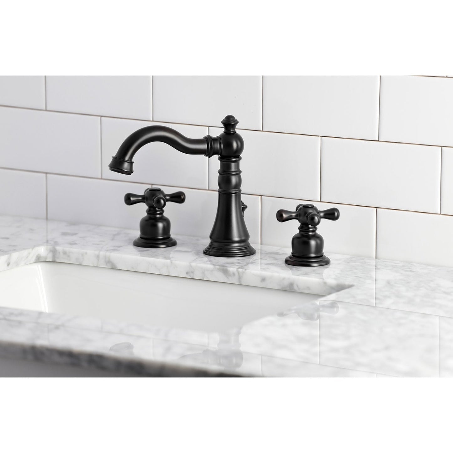 Robinet de salle de bain à large espacement de 8 pouces, style américain classique