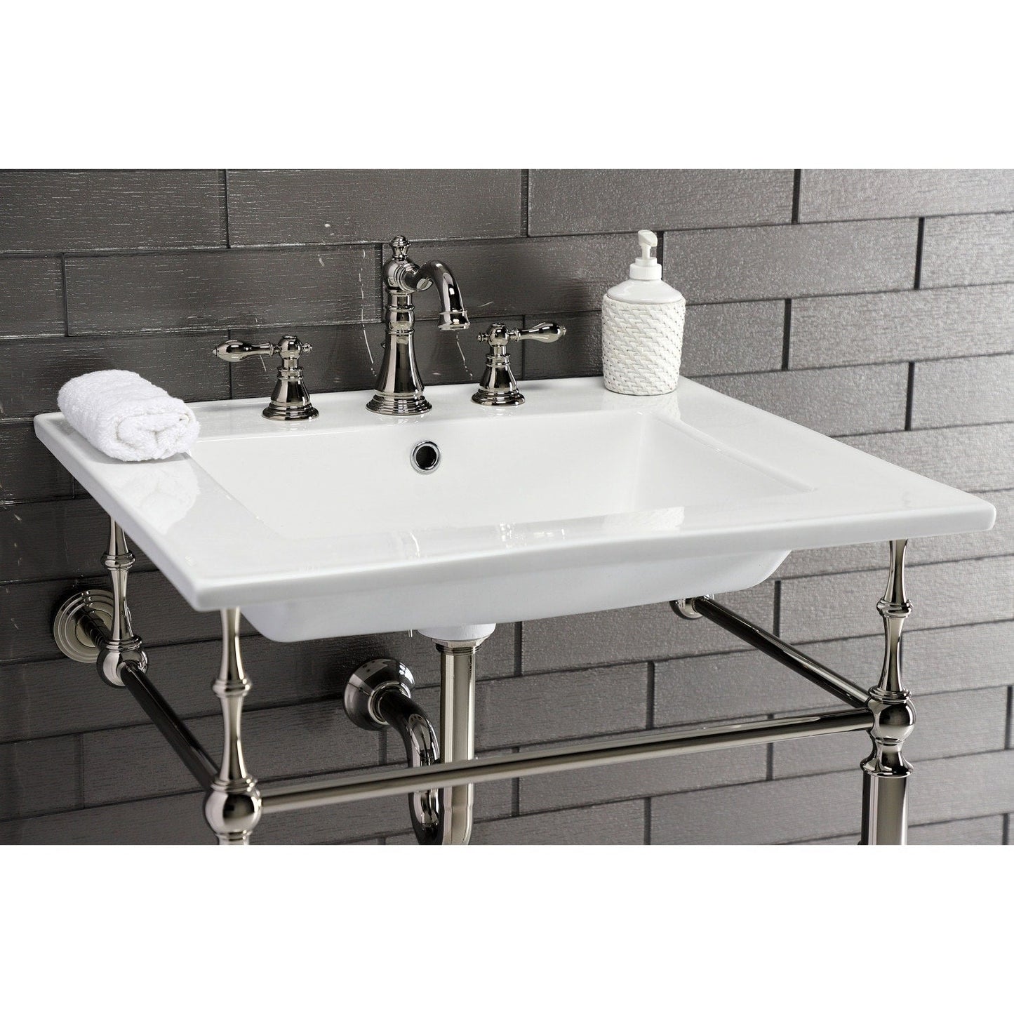 Robinet de salle de bain à large encrage, style américain classique