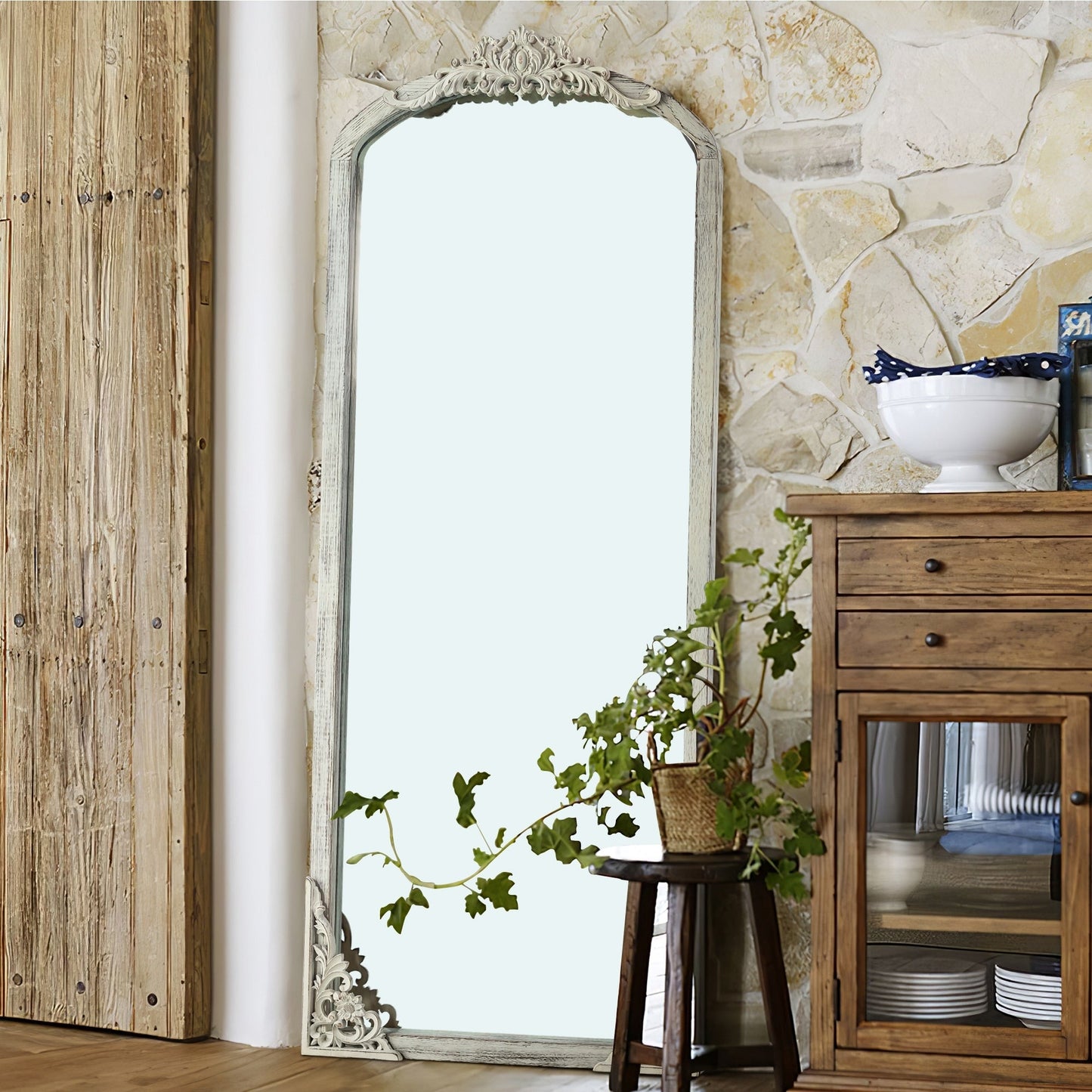 Grand miroir de sol en bois massif sculpté avec arche
