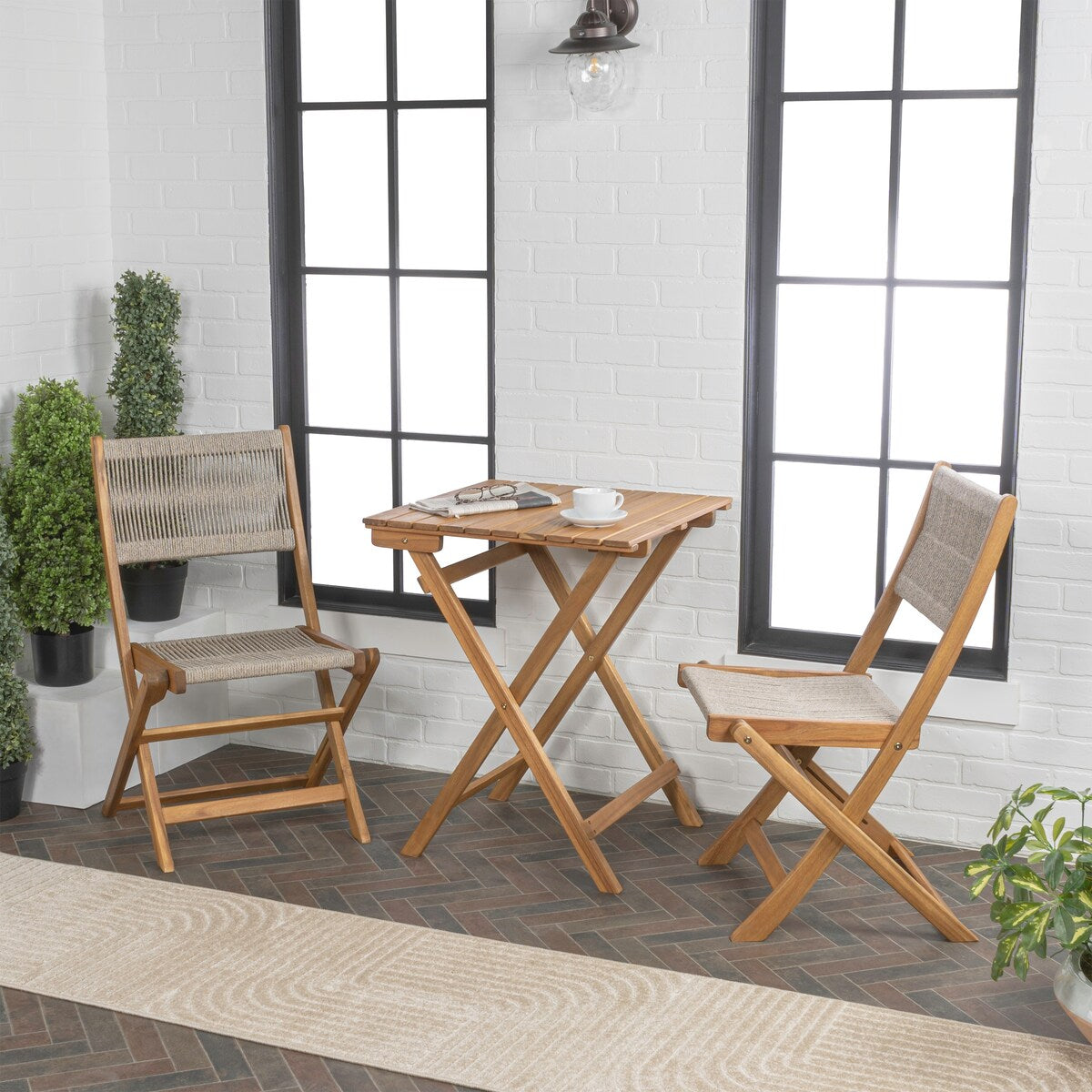 Cadiz Ensemble de bistro pliable pour extérieur en bois d'acacia, style côtier moderne, 3 pièces, par JONATHAN Y