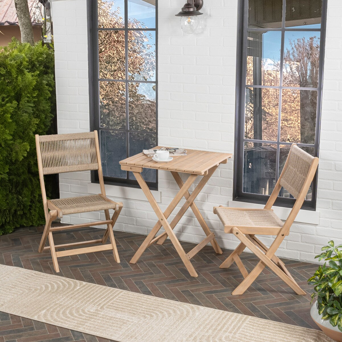 Cadiz Ensemble de bistro pliable pour extérieur en bois d'acacia, style côtier moderne, 3 pièces, par JONATHAN Y