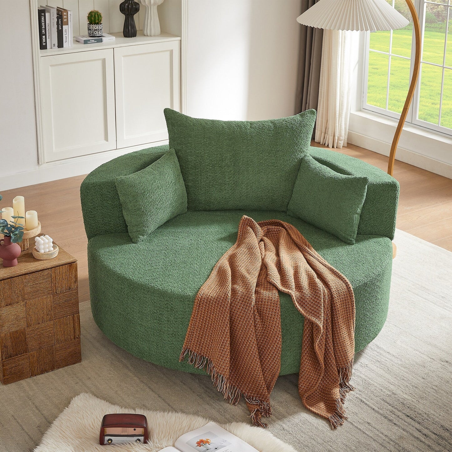 Fauteuil de salon en forme de tonneau avec accoudoirs, en chenille, avec base pivotante à 360 degrés et 3 coussins amovibles.