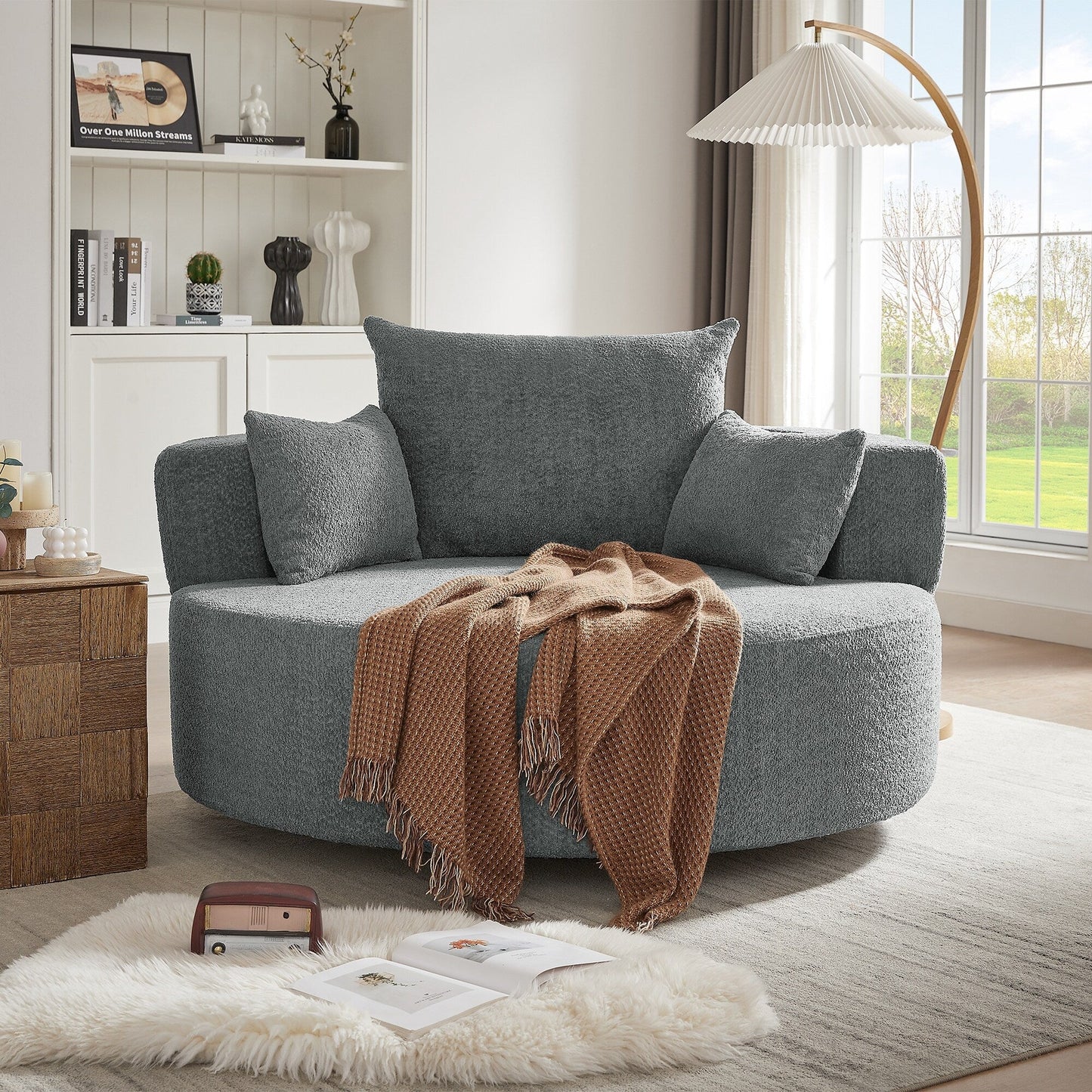Fauteuil de salon en forme de tonneau avec accoudoirs, en chenille, avec base pivotante à 360 degrés et 3 coussins amovibles.