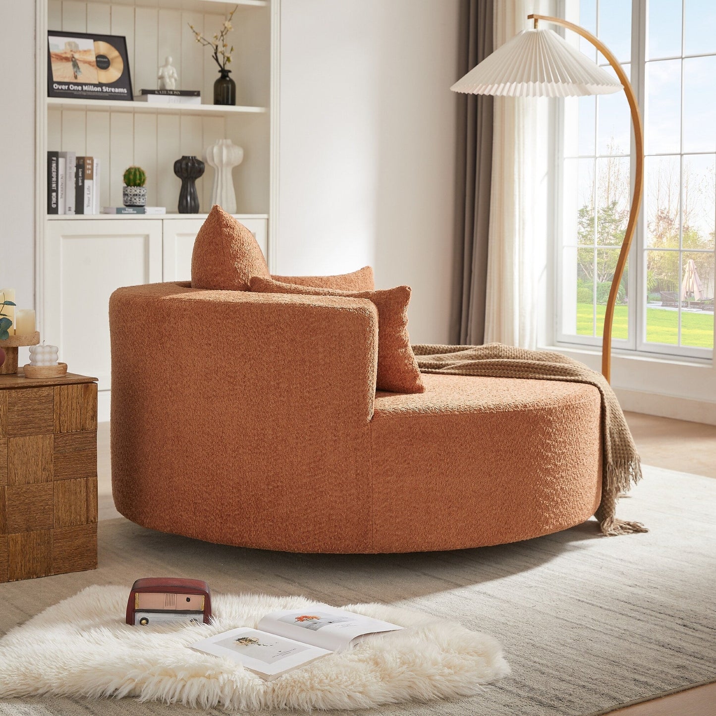 Fauteuil de salon en forme de tonneau avec accoudoirs, en chenille, avec base pivotante à 360 degrés et 3 coussins amovibles.
