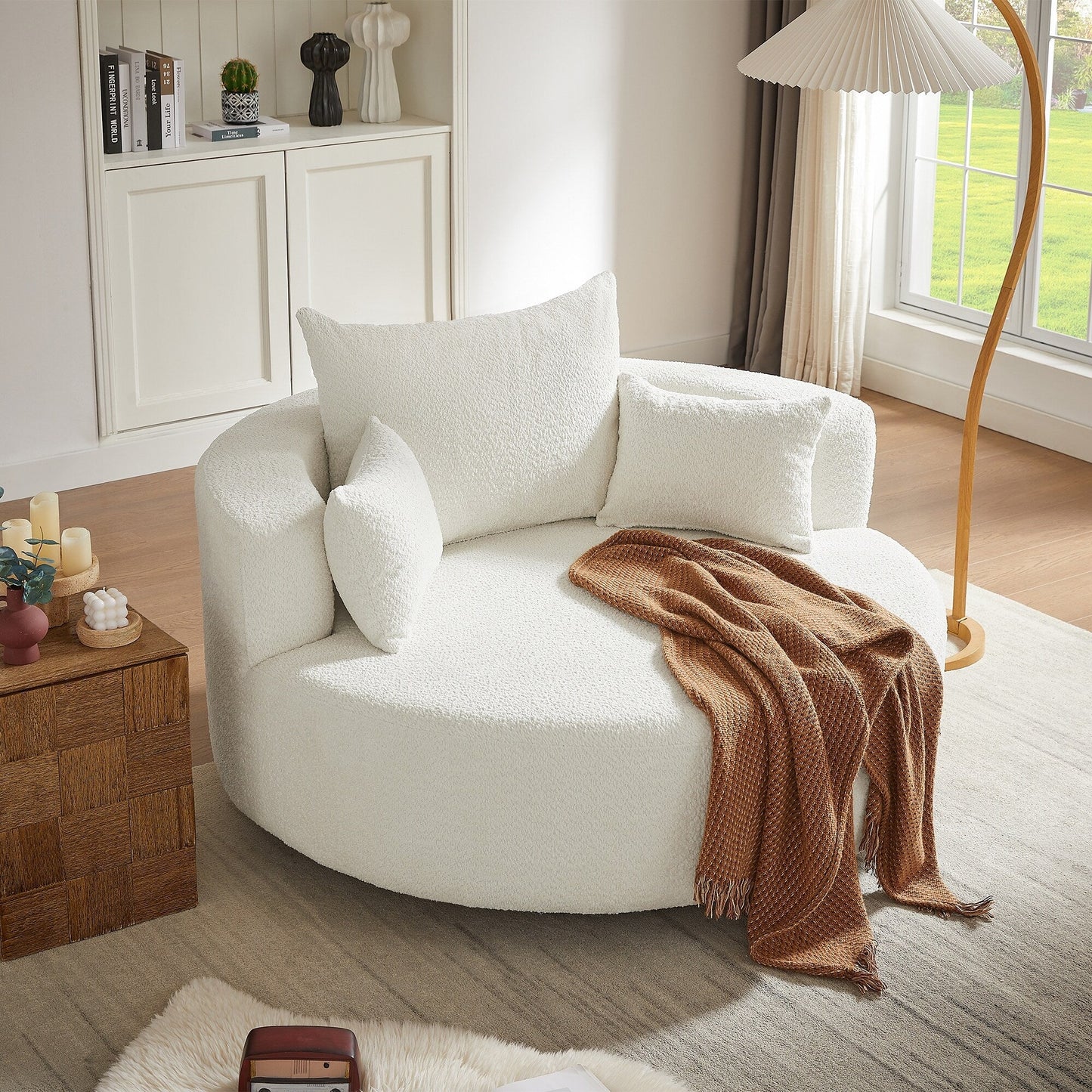 Fauteuil de salon en forme de tonneau avec accoudoirs, en chenille, avec base pivotante à 360 degrés et 3 coussins amovibles.