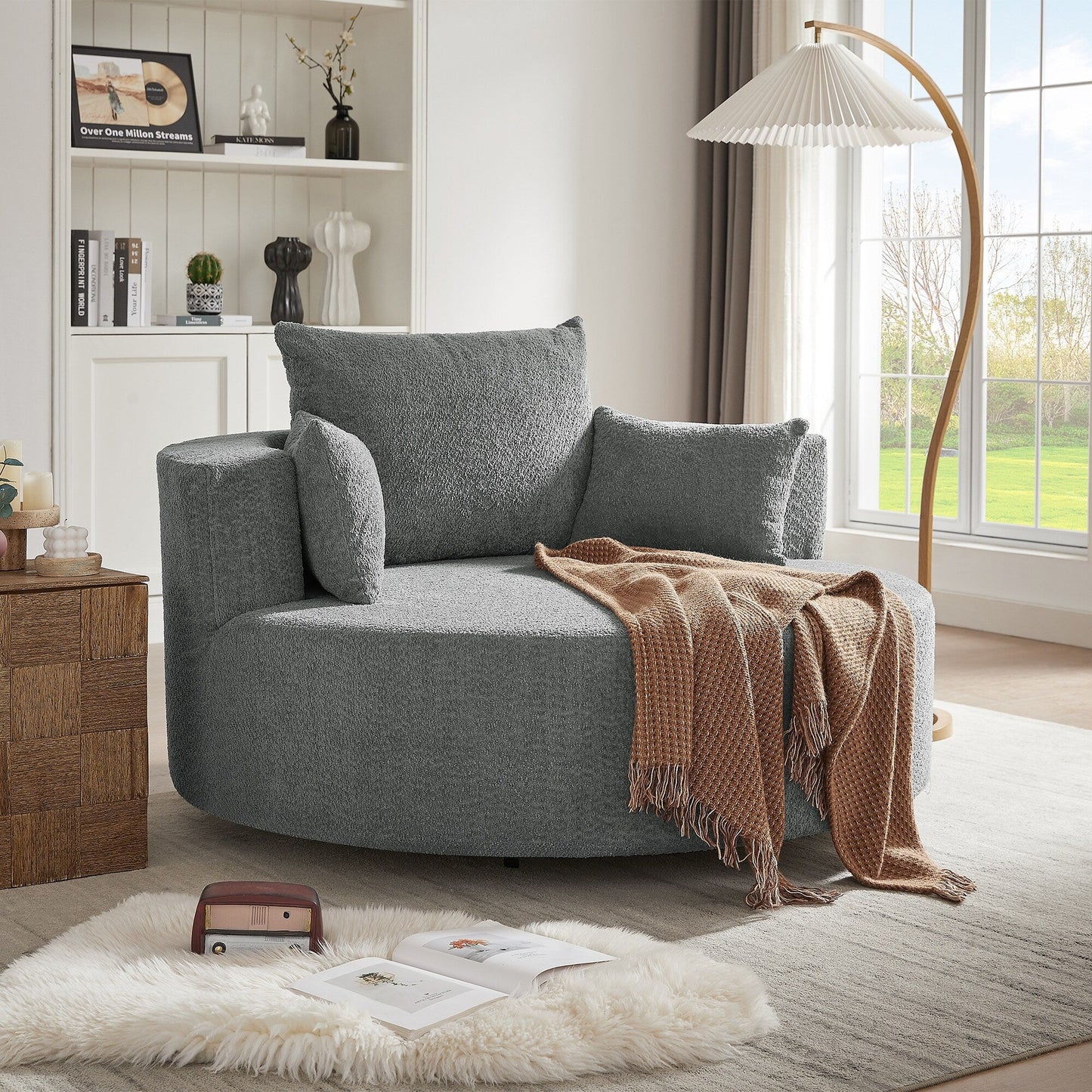 Fauteuil de salon en forme de tonneau avec accoudoirs, en chenille, avec base pivotante à 360 degrés et 3 coussins amovibles.