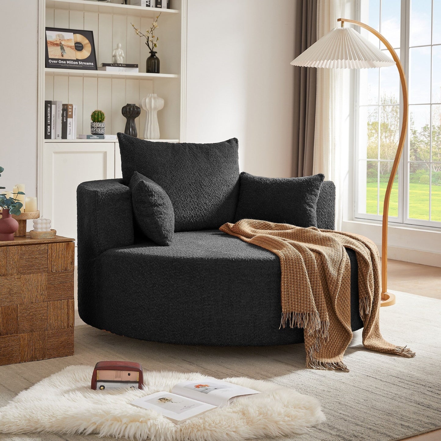 Fauteuil de salon en forme de tonneau avec accoudoirs, en chenille, avec base pivotante à 360 degrés et 3 coussins amovibles.
