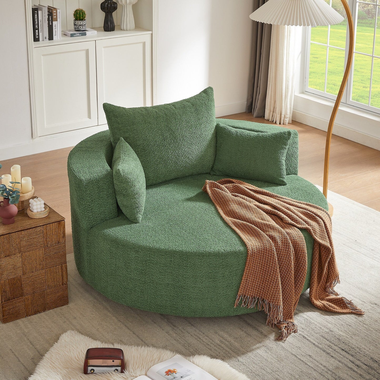 Fauteuil de salon en forme de tonneau avec accoudoirs, en chenille, avec base pivotante à 360 degrés et 3 coussins amovibles.