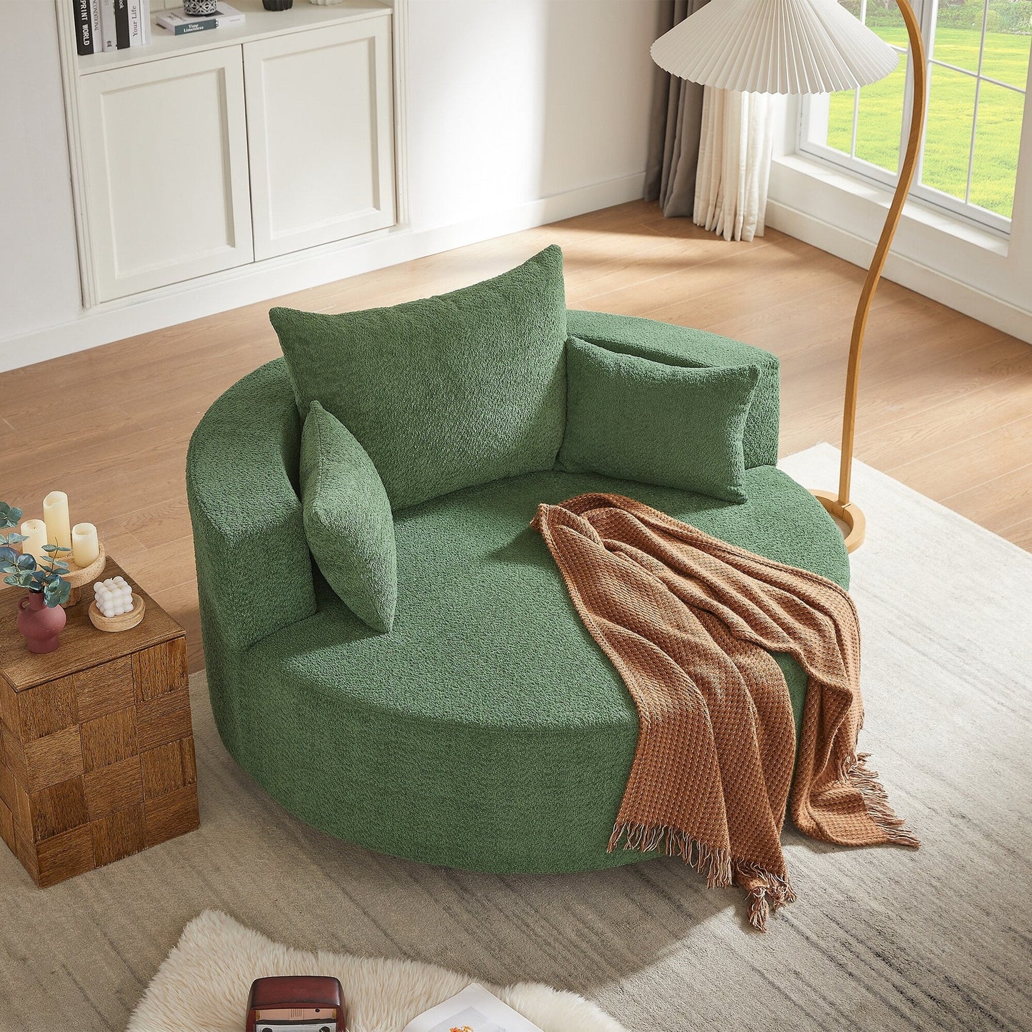 Fauteuil de salon en forme de tonneau avec accoudoirs, en chenille, avec base pivotante à 360 degrés et 3 coussins amovibles.