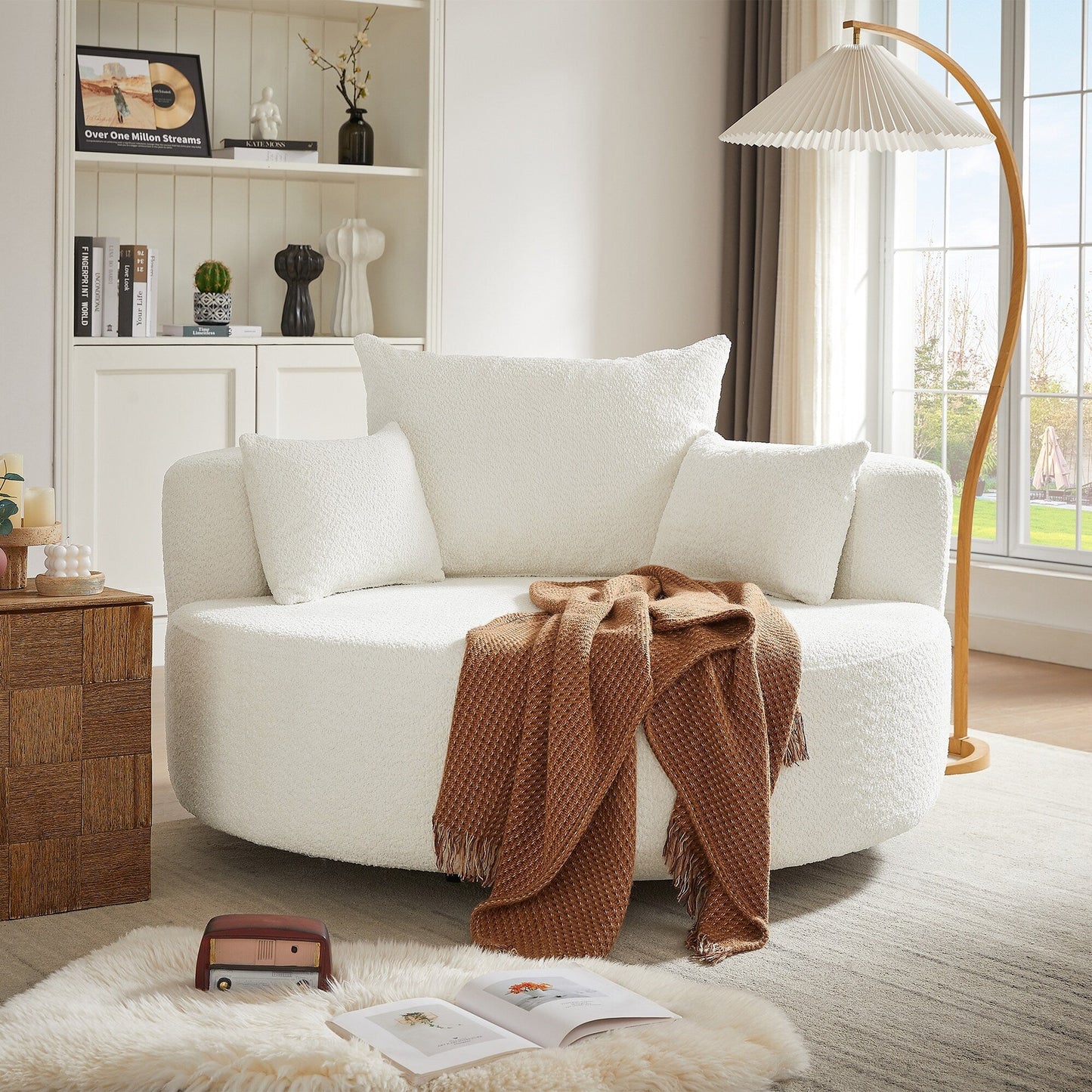 Fauteuil de salon en forme de tonneau avec accoudoirs, en chenille, avec base pivotante à 360 degrés et 3 coussins amovibles.