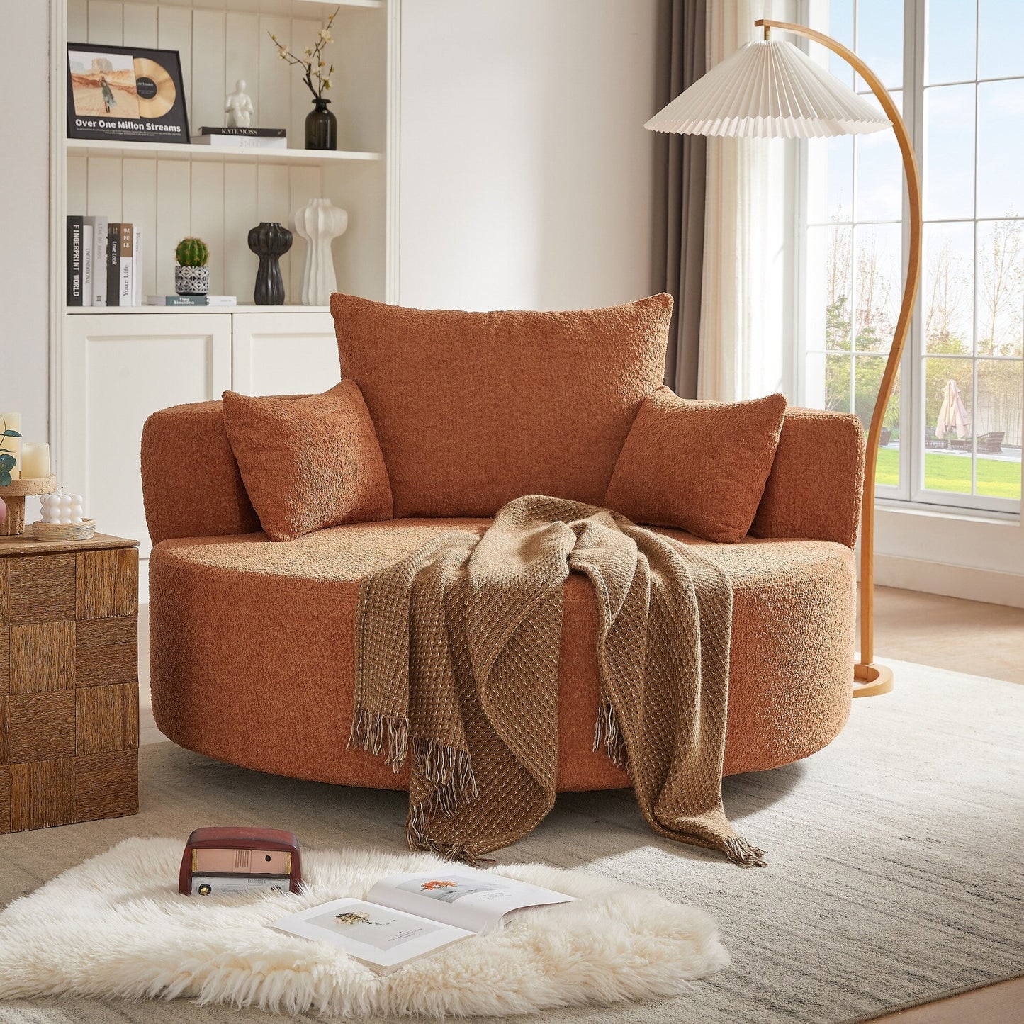 Fauteuil de salon en forme de tonneau avec accoudoirs, en chenille, avec base pivotante à 360 degrés et 3 coussins amovibles.
