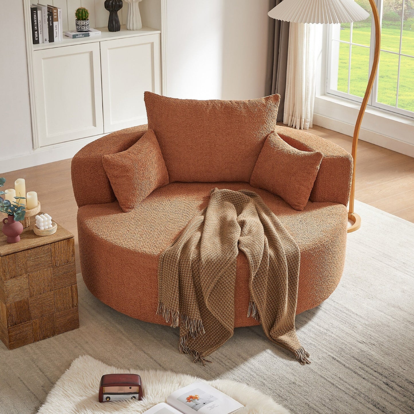 Fauteuil de salon en forme de tonneau avec accoudoirs, en chenille, avec base pivotante à 360 degrés et 3 coussins amovibles.