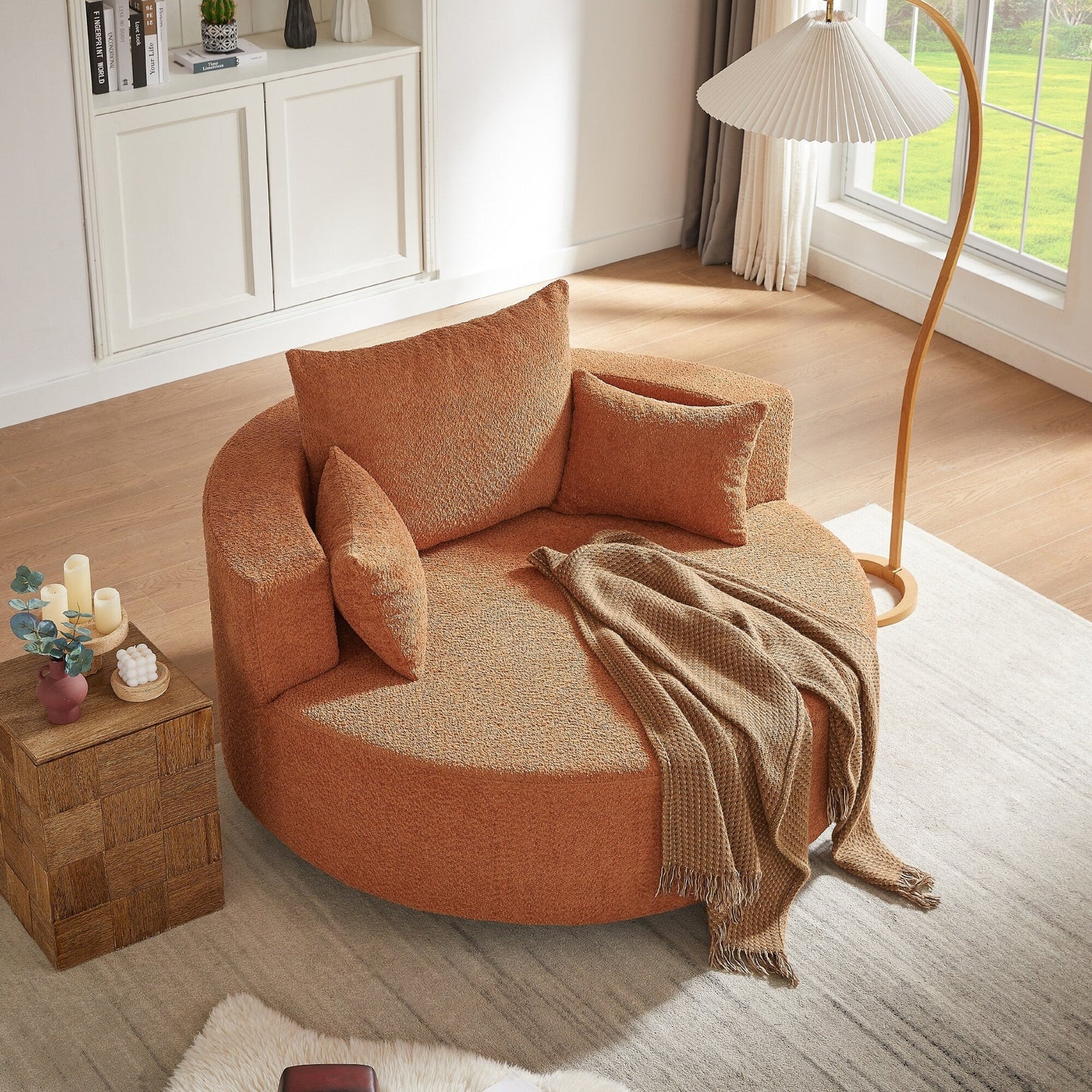 Fauteuil de salon en forme de tonneau avec accoudoirs, en chenille, avec base pivotante à 360 degrés et 3 coussins amovibles.
