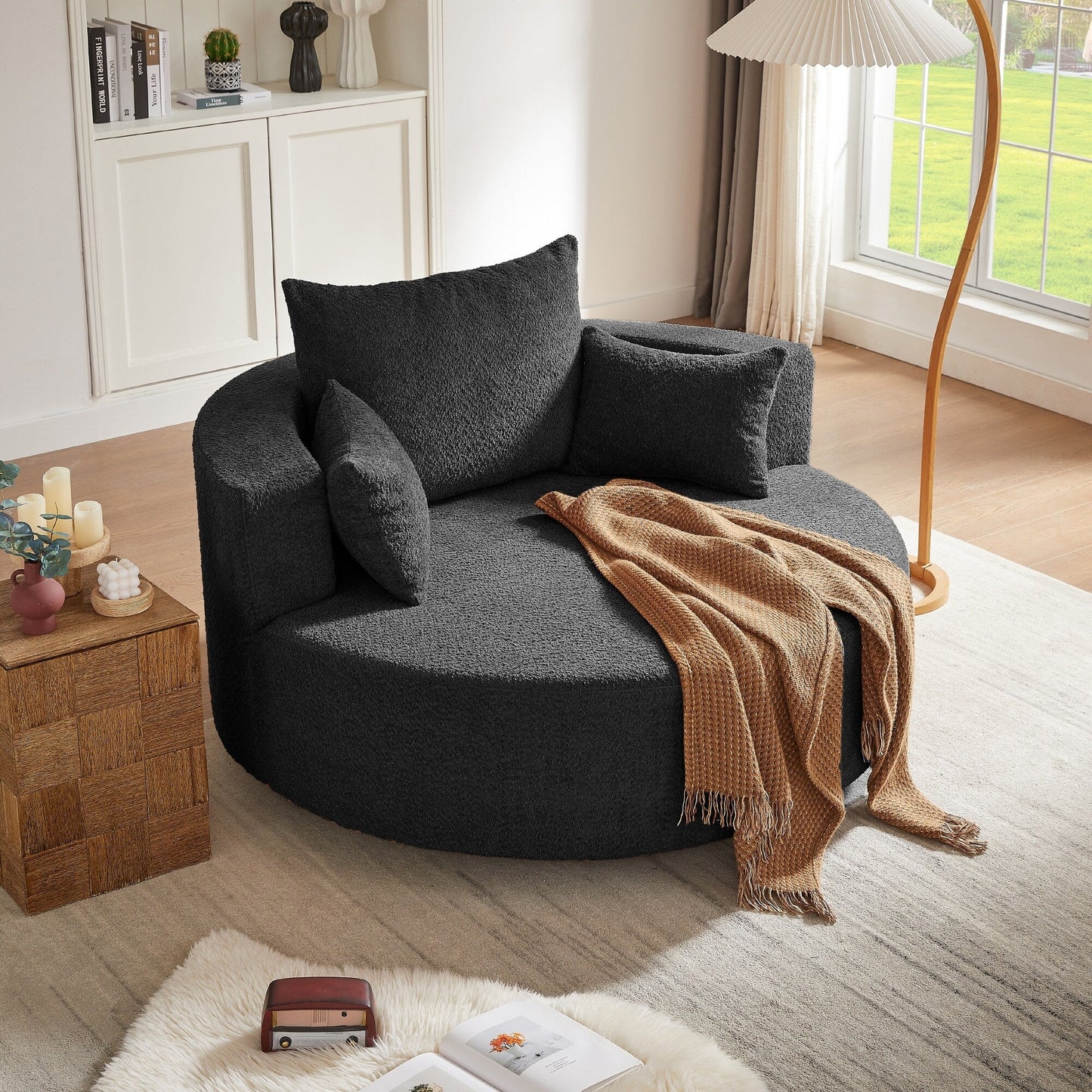 Fauteuil de salon en forme de tonneau avec accoudoirs, en chenille, avec base pivotante à 360 degrés et 3 coussins amovibles.