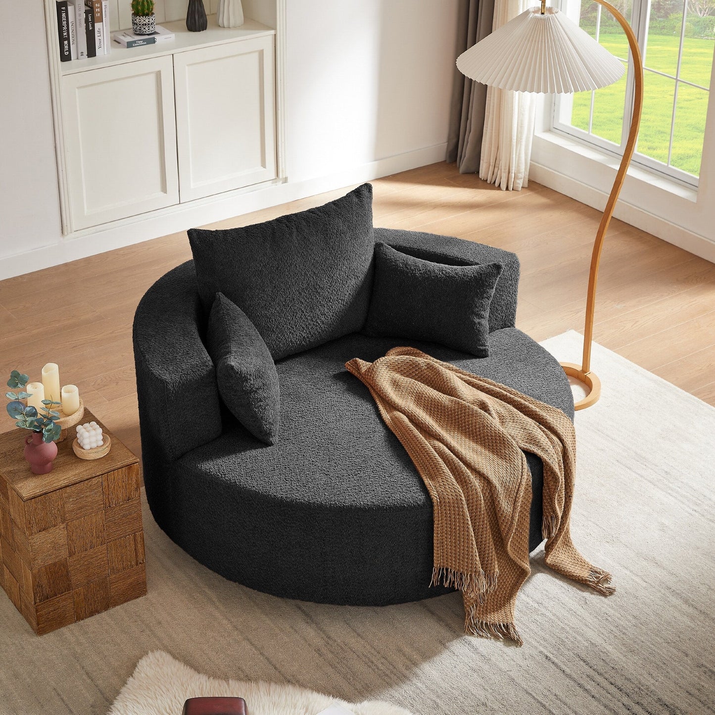 Fauteuil de salon en forme de tonneau avec accoudoirs, en chenille, avec base pivotante à 360 degrés et 3 coussins amovibles.