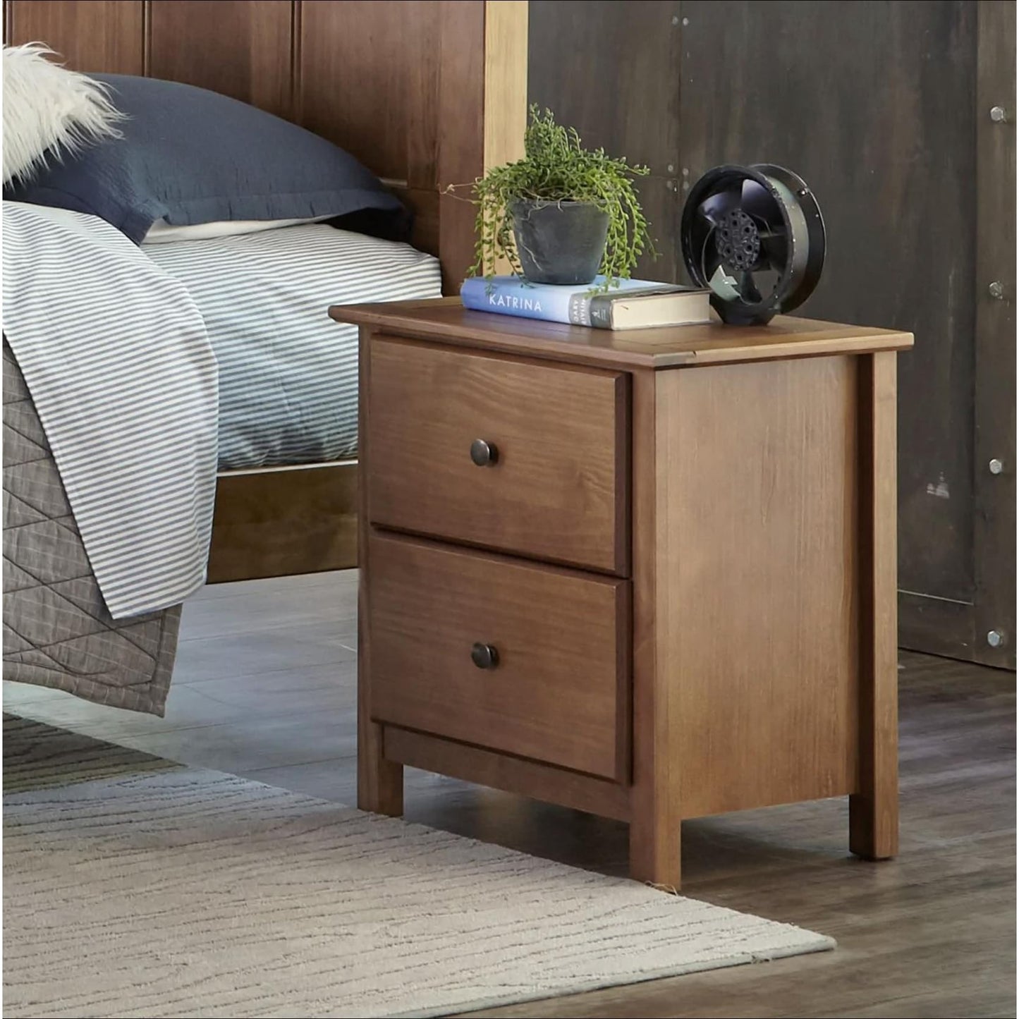 Table de chevet Shaker en bois massif à 2 tiroirs de Grain Wood Furniture