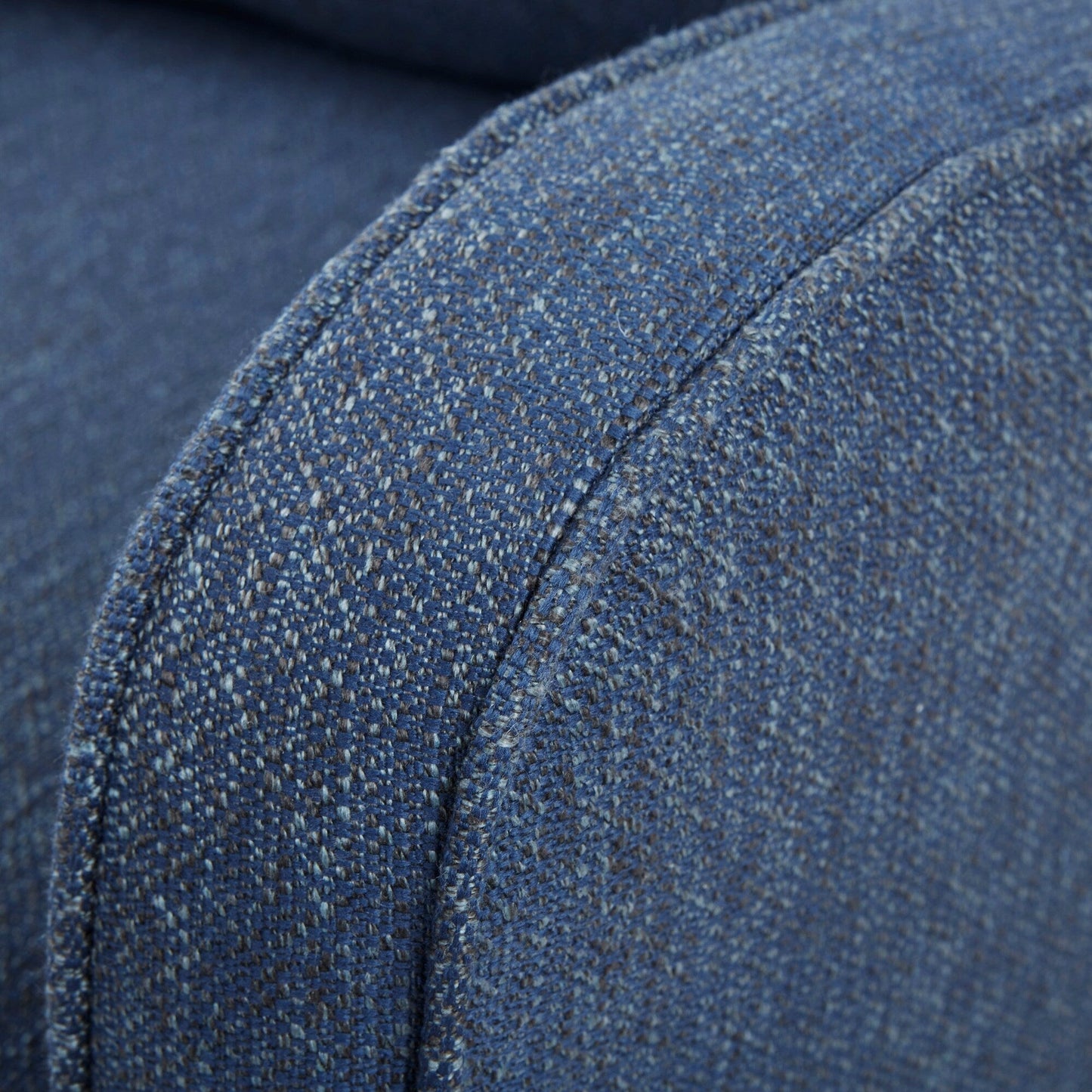 Fauteuil pivotant à accoudoirs incurvés et recouvert de tissu Madison Park Betty