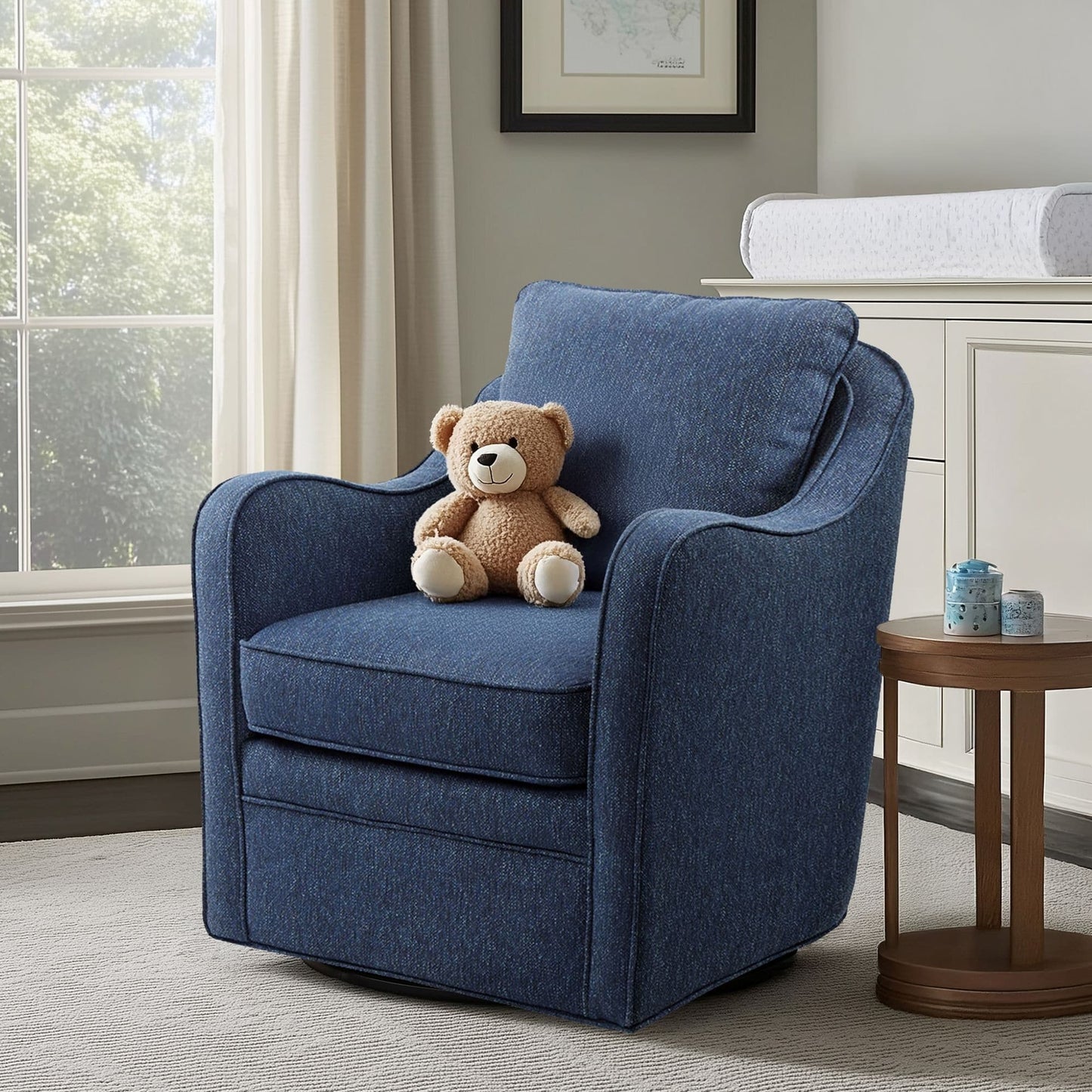 Fauteuil pivotant à accoudoirs incurvés et recouvert de tissu Madison Park Betty