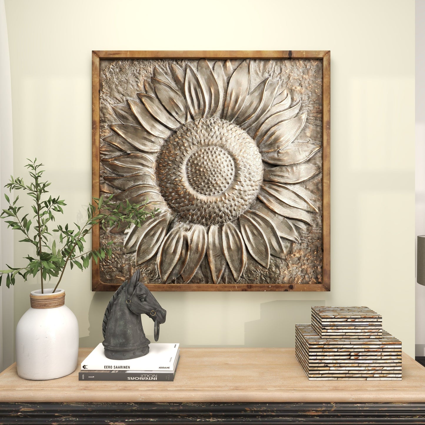 Décoration murale florale en métal représentant un tournesol avec détails en relief - Gris - Roche River Decor