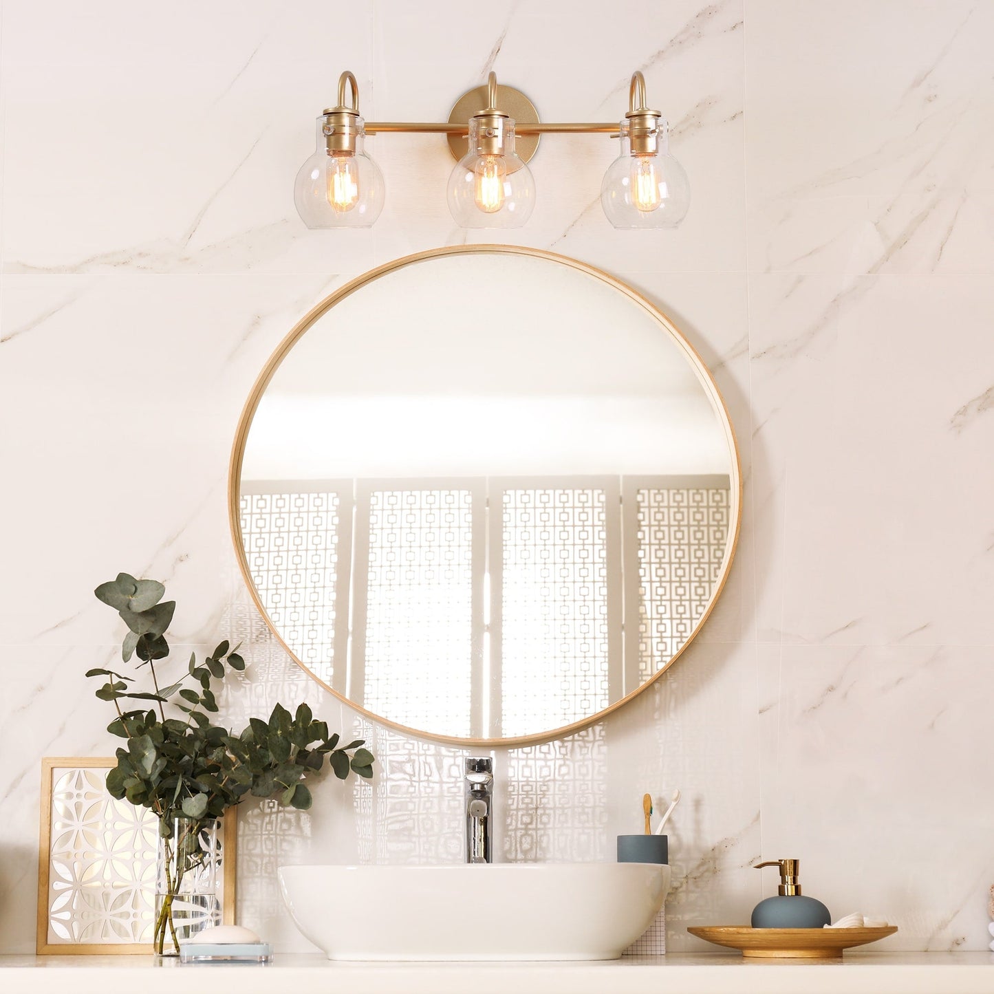 Applique murale de salle de bain à 3 lumières, style moderne, avec abat-jour en verre sphérique, couleur or.