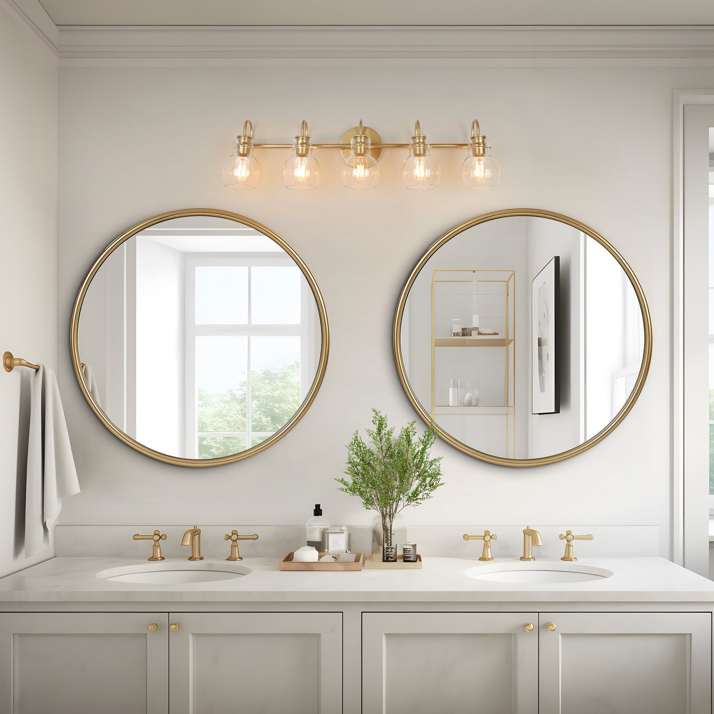Applique murale de salle de bain à 3 lumières, style moderne, avec abat-jour en verre sphérique, couleur or.