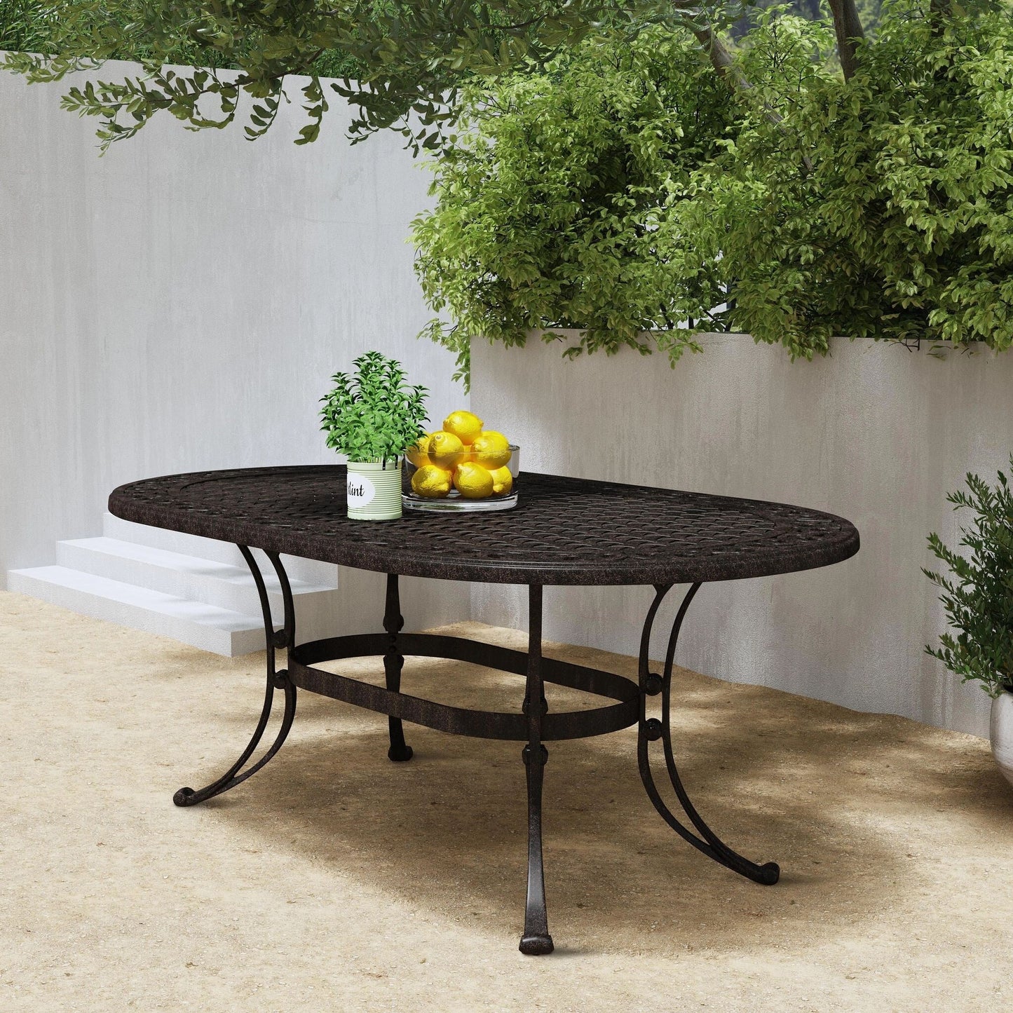 Ensemble de salle à manger d'extérieur Sanibel en bronze et aluminium, 7 pièces, comprenant une table ovale de 72 pouces et six chaises à accoudoirs de Homestyles.