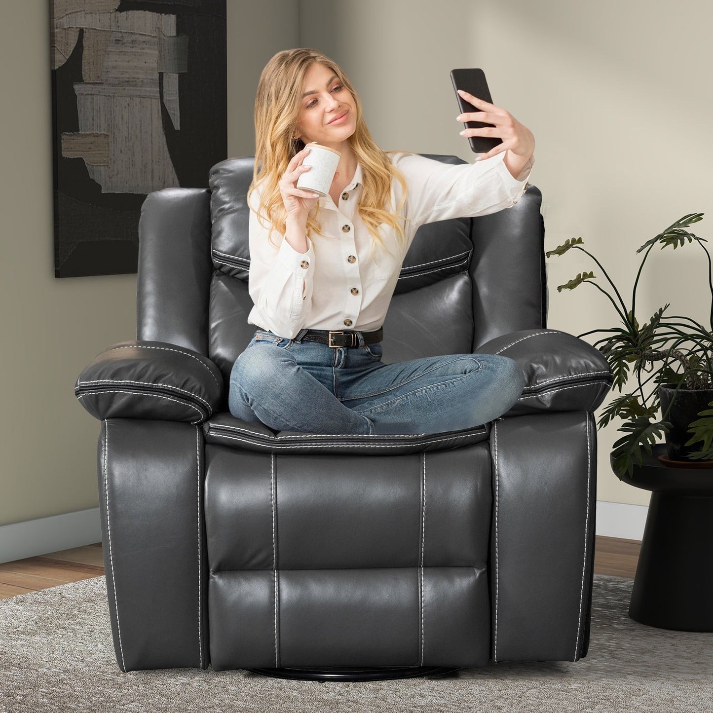 Fauteuil inclinable à large assise en cuir durable avec massage et chauffage.