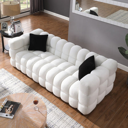 84.3 Canapé 3 places luxueux et spacieux en bouclette, recouvert de tissu Marshmallow, avec 2 coussins carrés décoratifs et accoudoirs carrés.