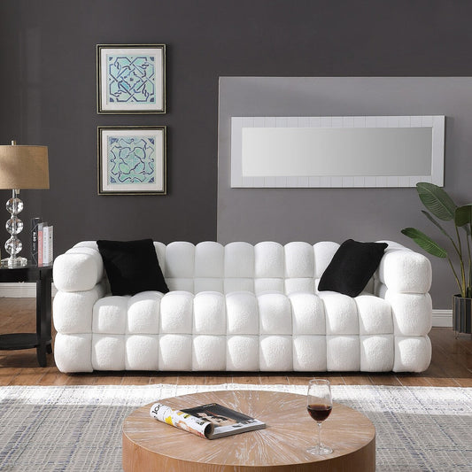 84.3 Canapé 3 places luxueux et spacieux en bouclette, recouvert de tissu Marshmallow, avec 2 coussins carrés décoratifs et accoudoirs carrés.