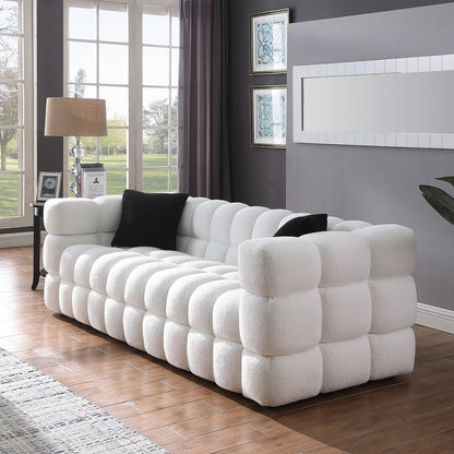 84.3 Canapé 3 places luxueux et spacieux en bouclette, recouvert de tissu Marshmallow, avec 2 coussins carrés décoratifs et accoudoirs carrés.