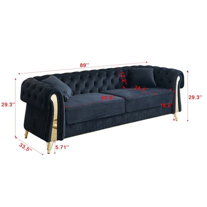 Canapé 3 places en velours 89 avec deux coussins d'assise et deux coussins décoratifs.