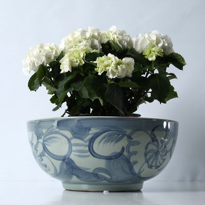 Bol bleu et blanc avec motif floral, env. 16 cm de diamètre.