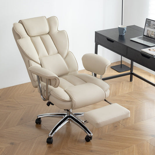 Fauteuil de bureau inclinable ergonomique à dossier haut en cuir synthétique beige, pivotant à 360°, avec support lombaire, repose-pieds et hauteur réglable.