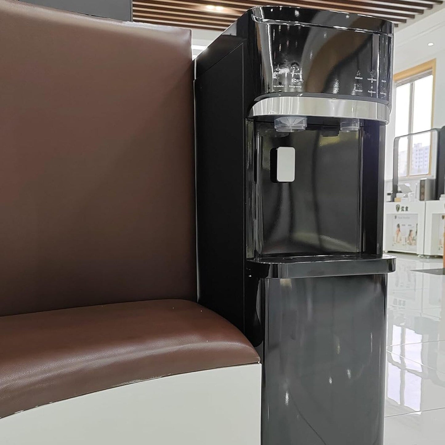 Distributeurs d'eau chauds et froids 3 en 1 noirs avec machine à glaçons