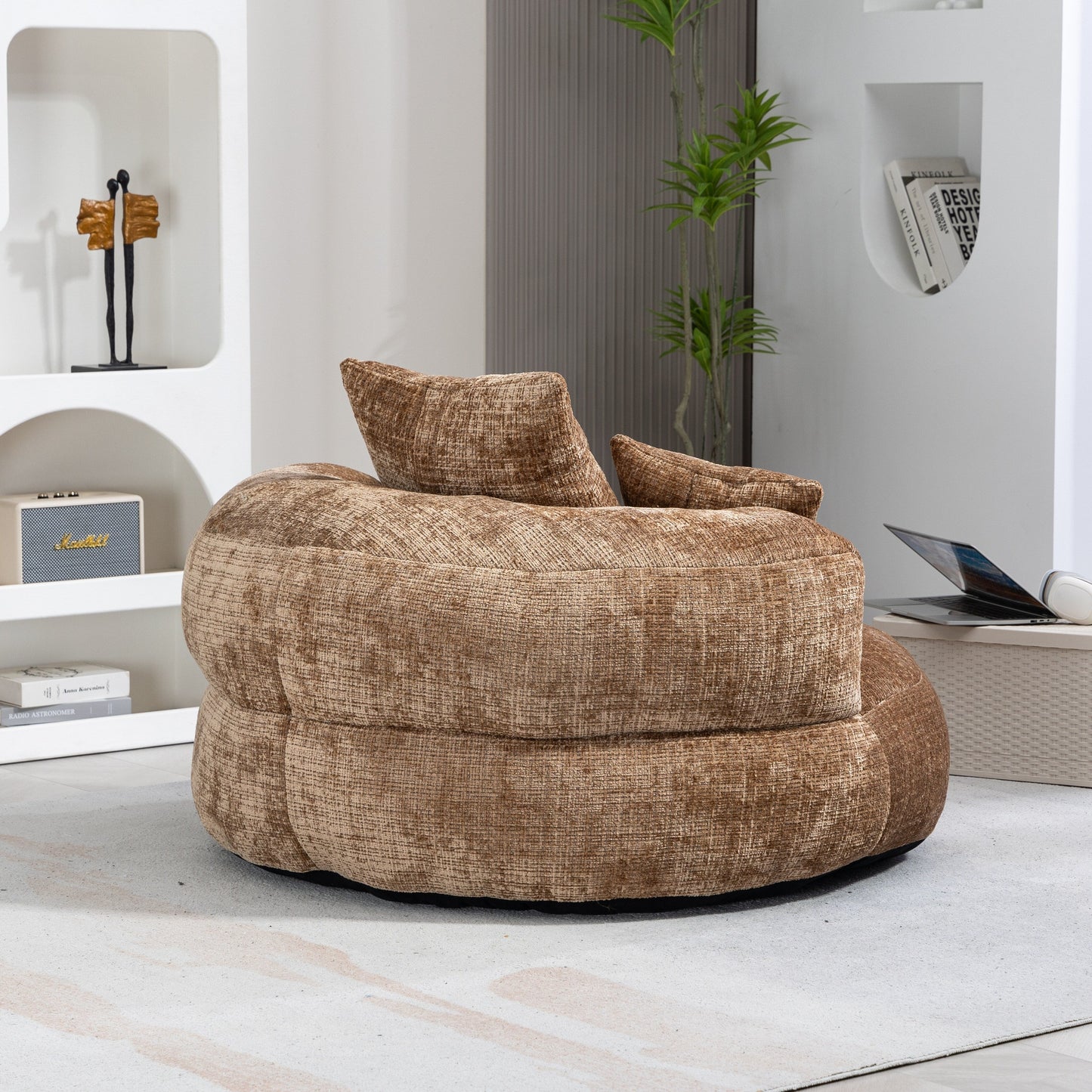 Canapé pouf géant en chenille 42.52 couleur café, avec trois coussins, pour chambre à coucher.