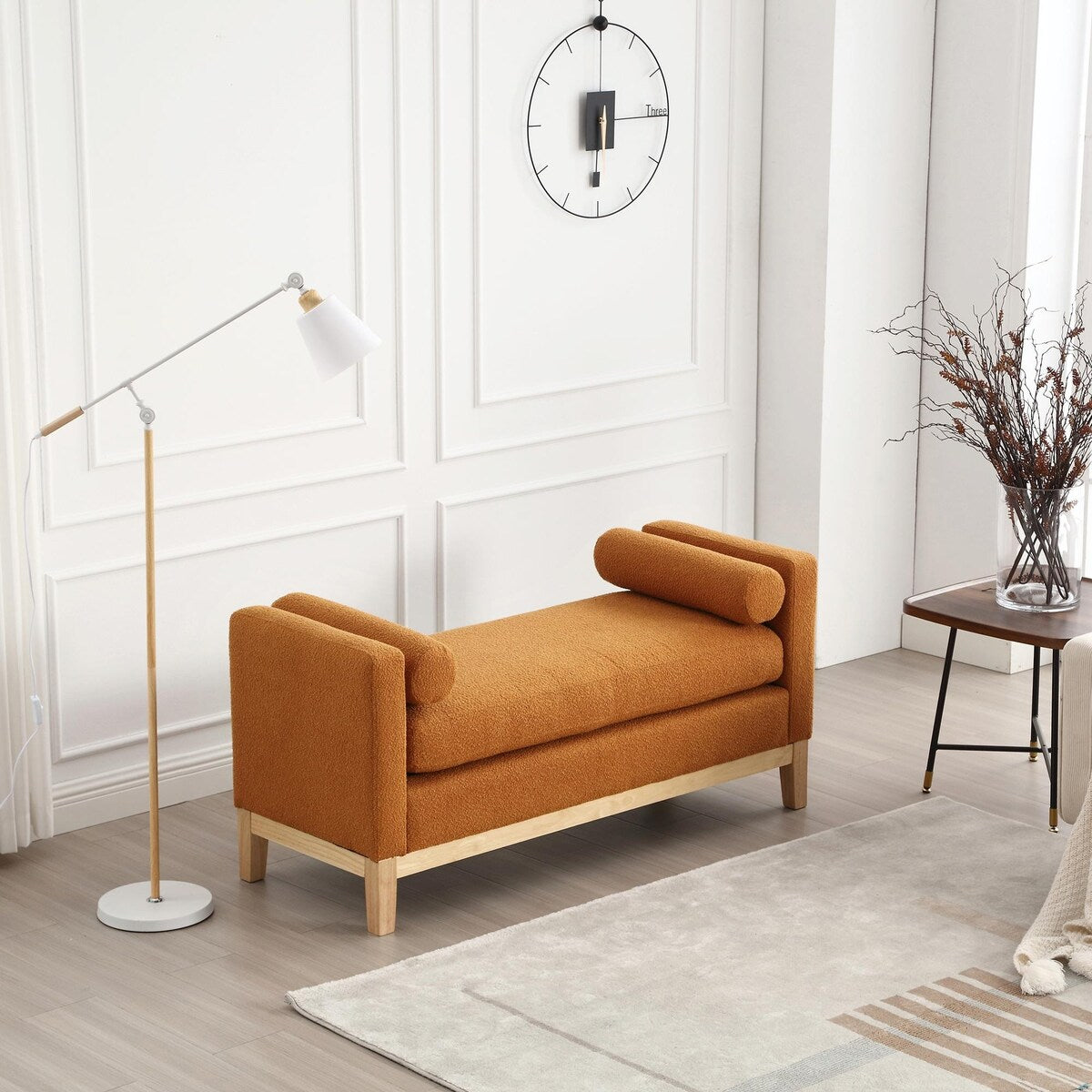 Tabouret-banc capitonné élégant de 53,5 pouces avec pieds en bois et coussins de soutien.