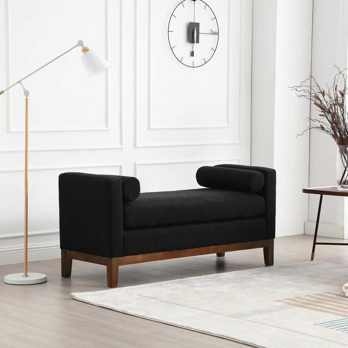 Tabouret-banc capitonné élégant de 53,5 pouces avec pieds en bois et coussins de soutien.