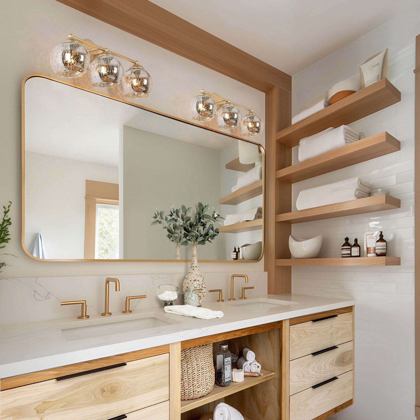 Applique murale de salle de bain à 3 lumières, style moderne du milieu du siècle, dorée, avec verre au mercure - 53 L x 18 l x 20 h (cm)