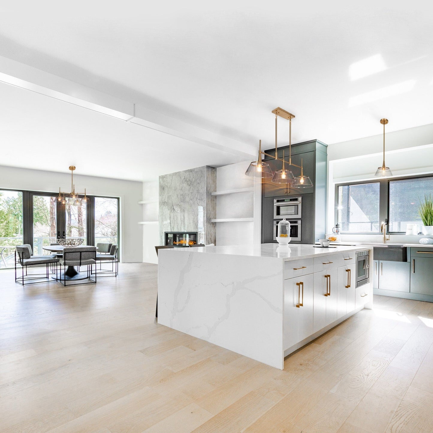 Luminaire suspendu linéaire à 3 lumières en verre perlé, style moderne, couleur or, pour salle à manger.