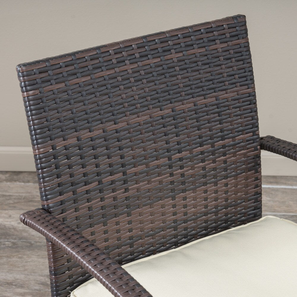 Ensemble de bistro en osier pour extérieur Peterson, 3 pièces, avec coussins, de Christopher Knight Home