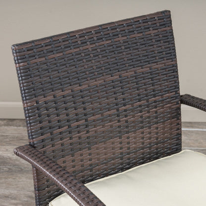 Ensemble de bistro en osier pour extérieur Peterson, 3 pièces, avec coussins, de Christopher Knight Home