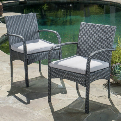 Ensemble de bistro en osier pour extérieur Peterson, 3 pièces, avec coussins, de Christopher Knight Home