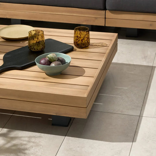 Ensemble d'assises d'angle modulable Celenza 98 de Poly &amp; Bark pour extérieur/patio avec table basse