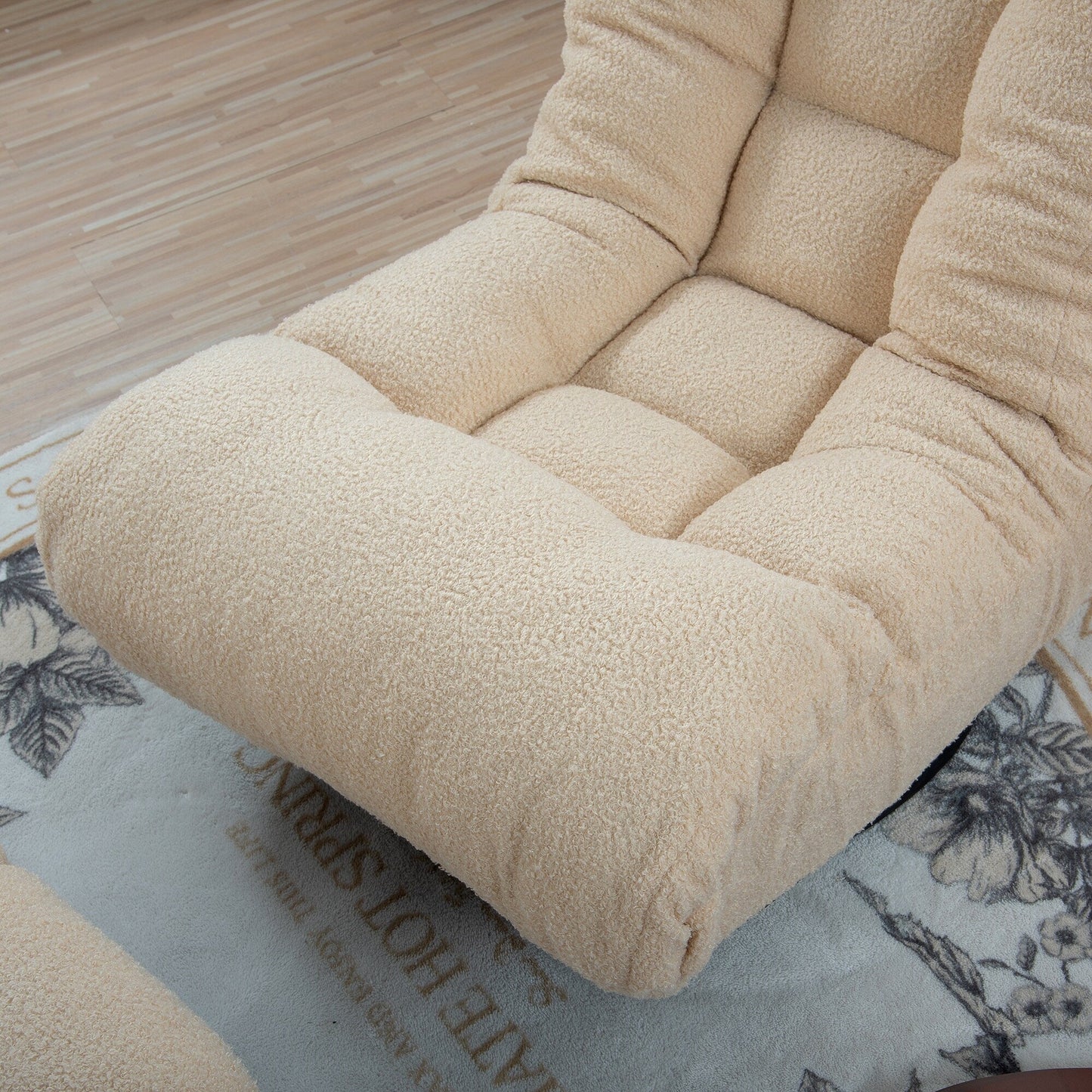 Ensemble de fauteuil inclinable sans accoudoirs, recouvert de tissu, avec repose-pieds et appuie-tête réglable.
